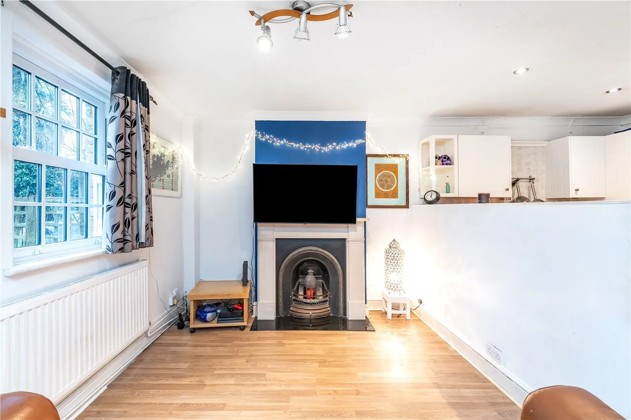 Springfield Grove, Sunbury, TW16 6NT, photo 4