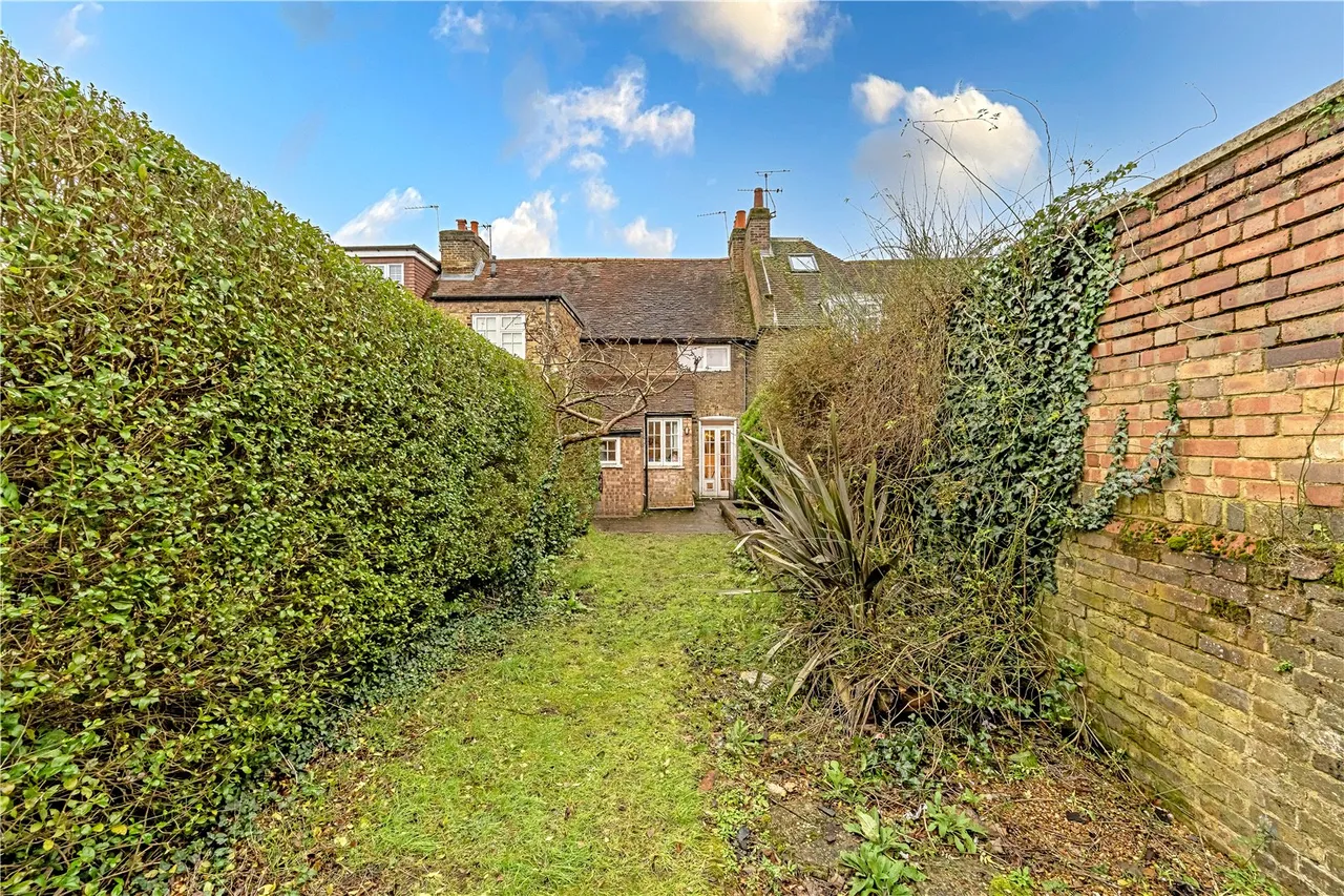 Springfield Grove, Sunbury, TW16 6NT, photo 2