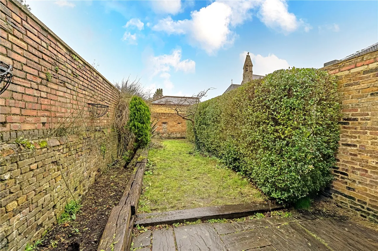 Springfield Grove, Sunbury, TW16 6NT, photo 11