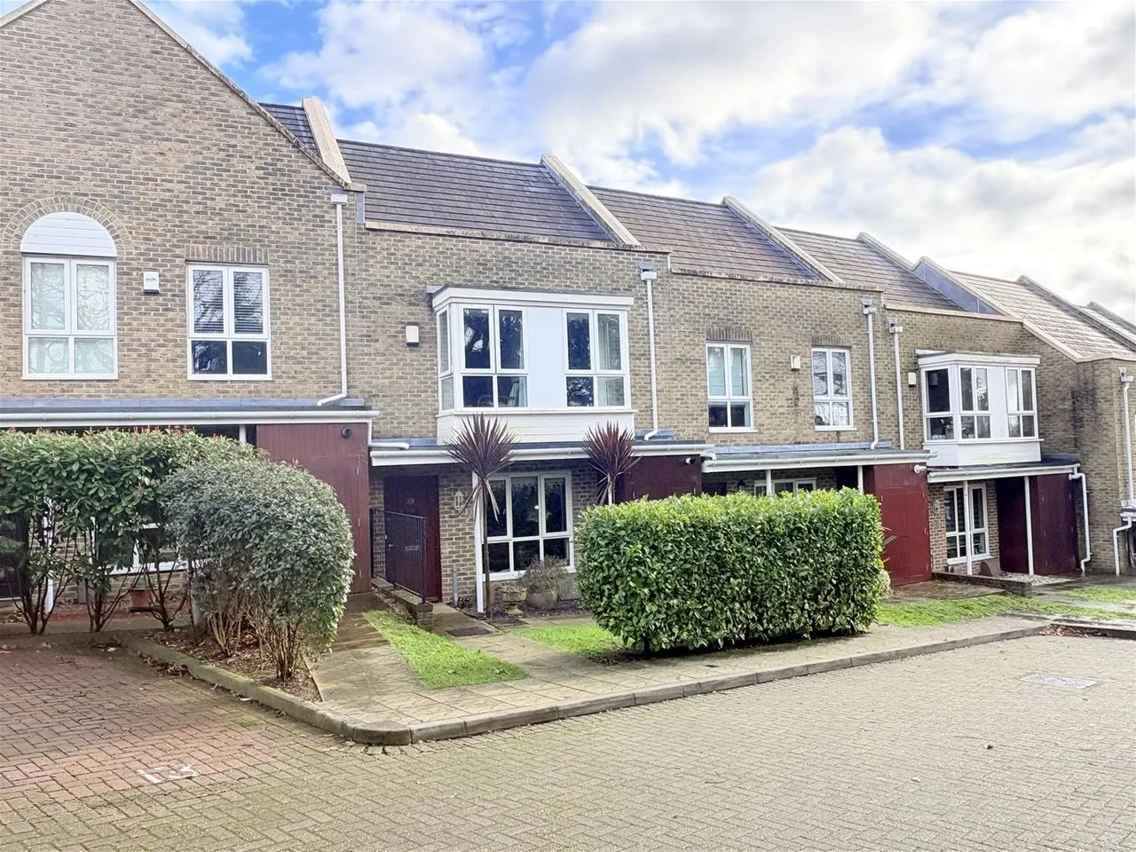 3 bed property for sale — Sunnyfield Rise, Bursledon, Southampton
