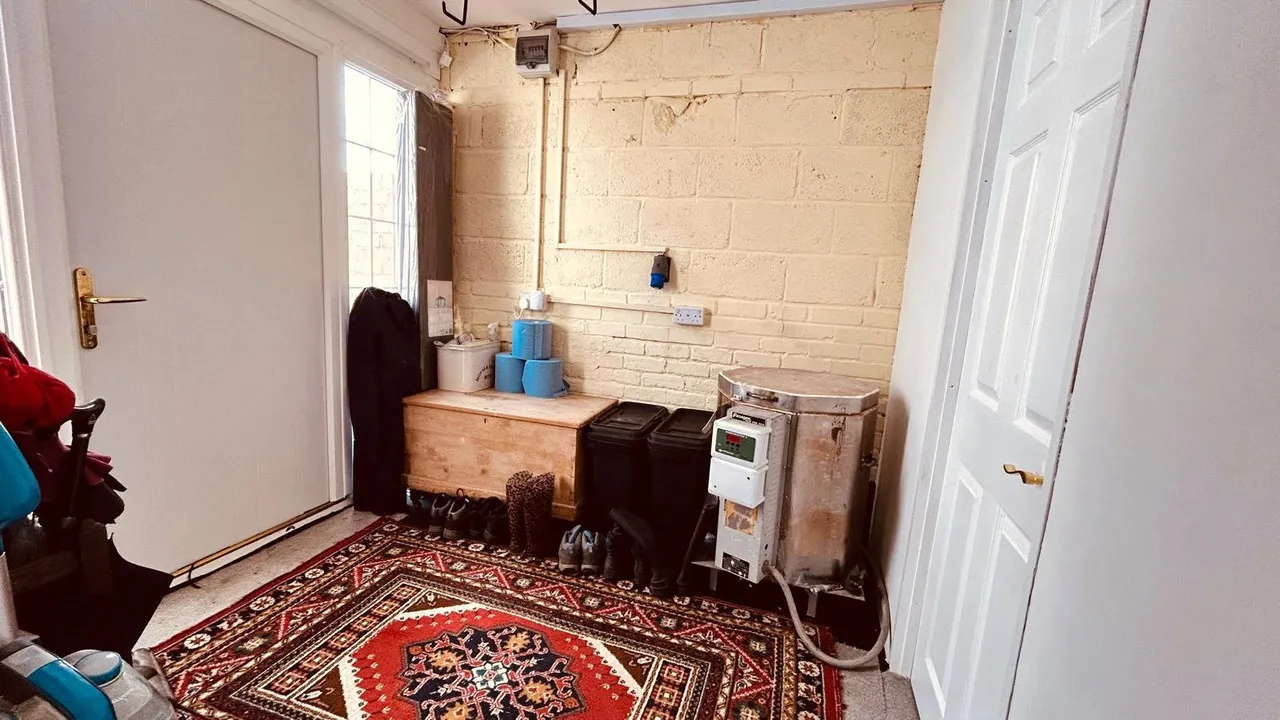 Lower Farnham Road, Aldershot, GU12, photo 21