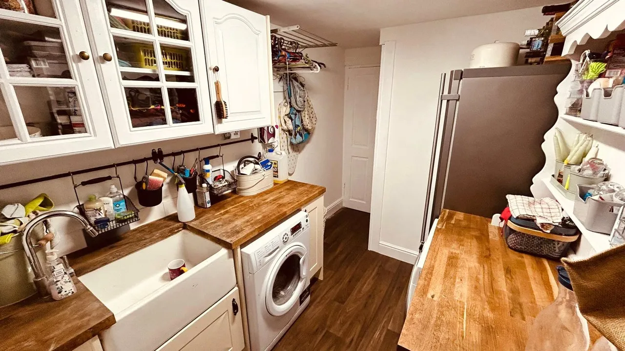 Lower Farnham Road, Aldershot, GU12, photo 20