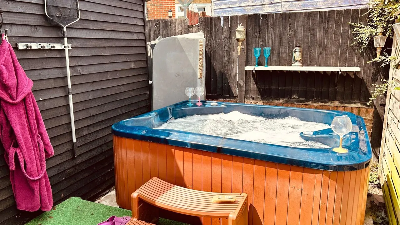 Lower Farnham Road, Aldershot, GU12, photo 31