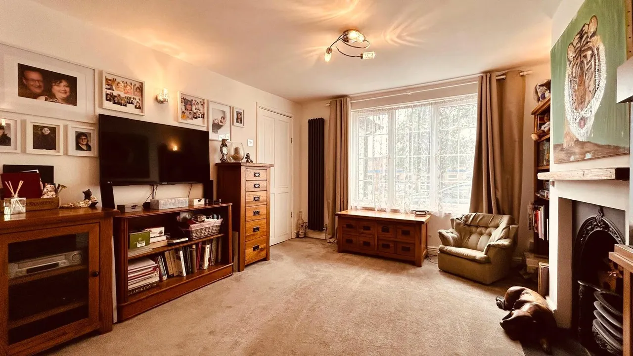 Lower Farnham Road, Aldershot, GU12, photo 2