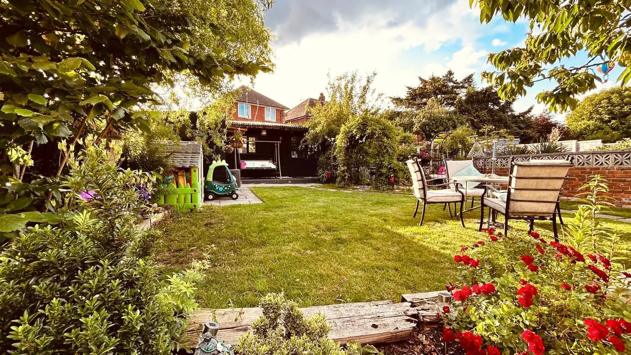 Lower Farnham Road, Aldershot, GU12, photo 28