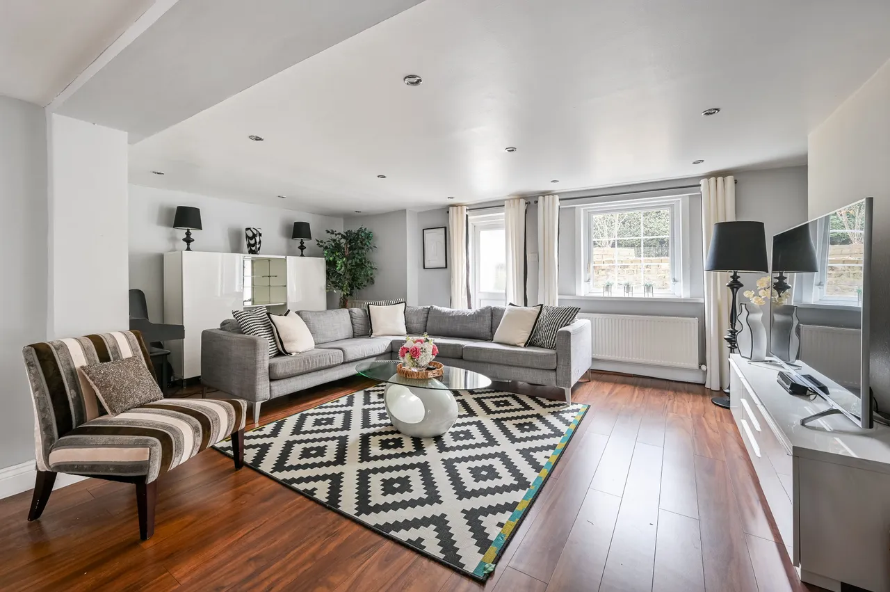 242 Lower Road, London, photo 6