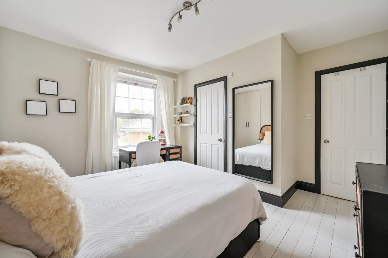 242 Lower Road, London, photo 12
