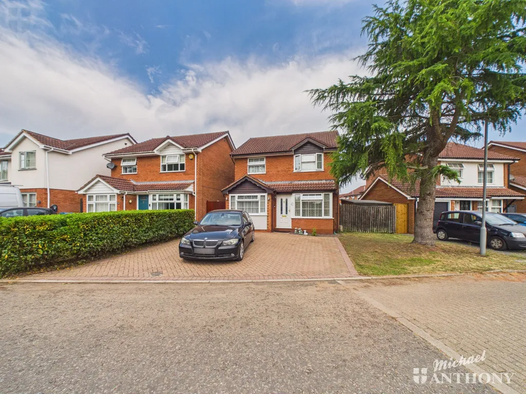 3 bed house for sale — Diane Walk, Aylesbury, HP21 9YJ