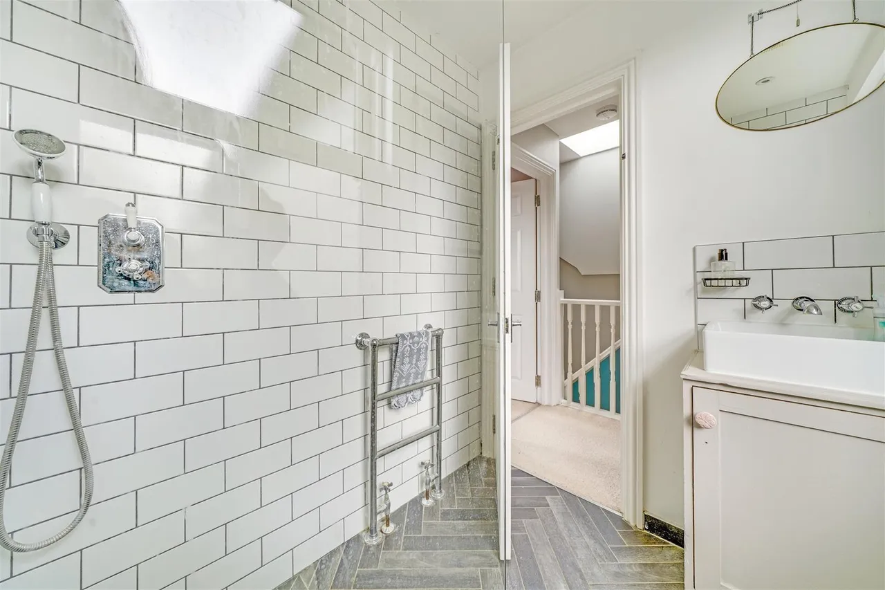 Windmill Road, Hampton Hill, TW12, photo 11