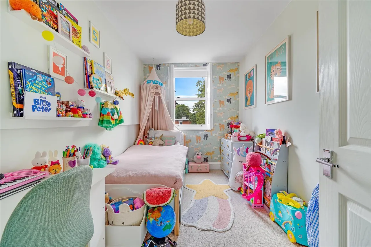 Windmill Road, Hampton Hill, TW12, photo 9