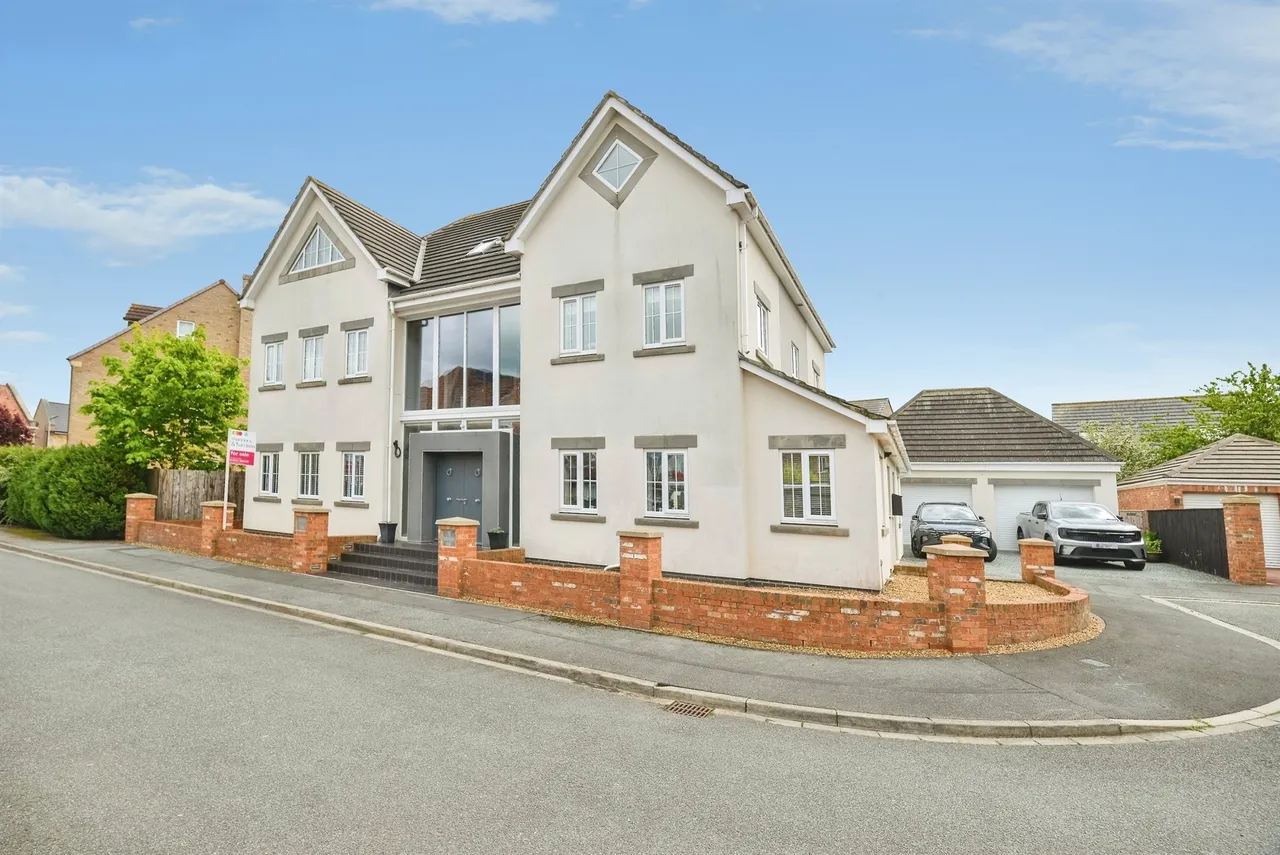 6 bed house for sale — Brantingham Drive, Ingleby Barwick, Stockton-On-Tees