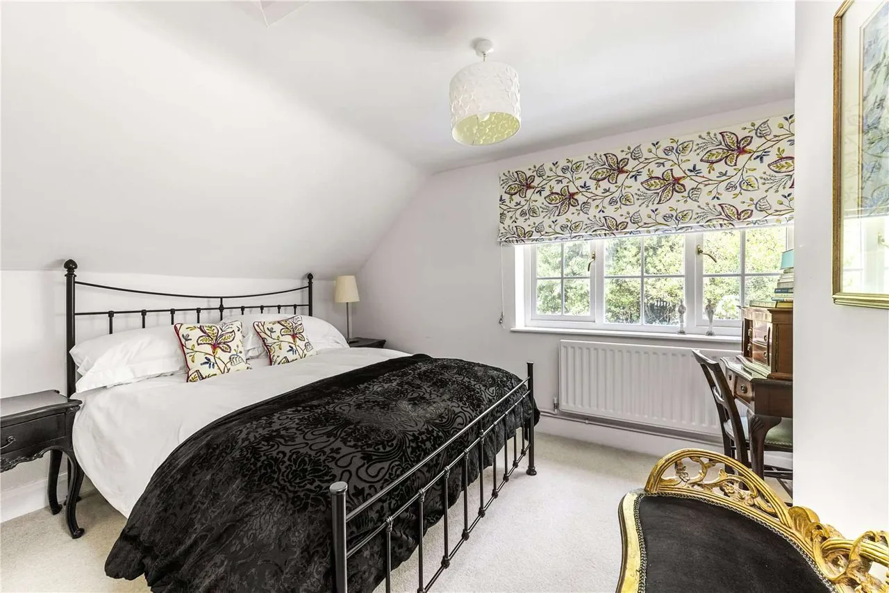 Coldharbour, RH5, photo 19