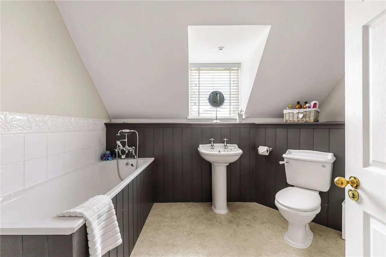 Coldharbour, RH5, photo 21