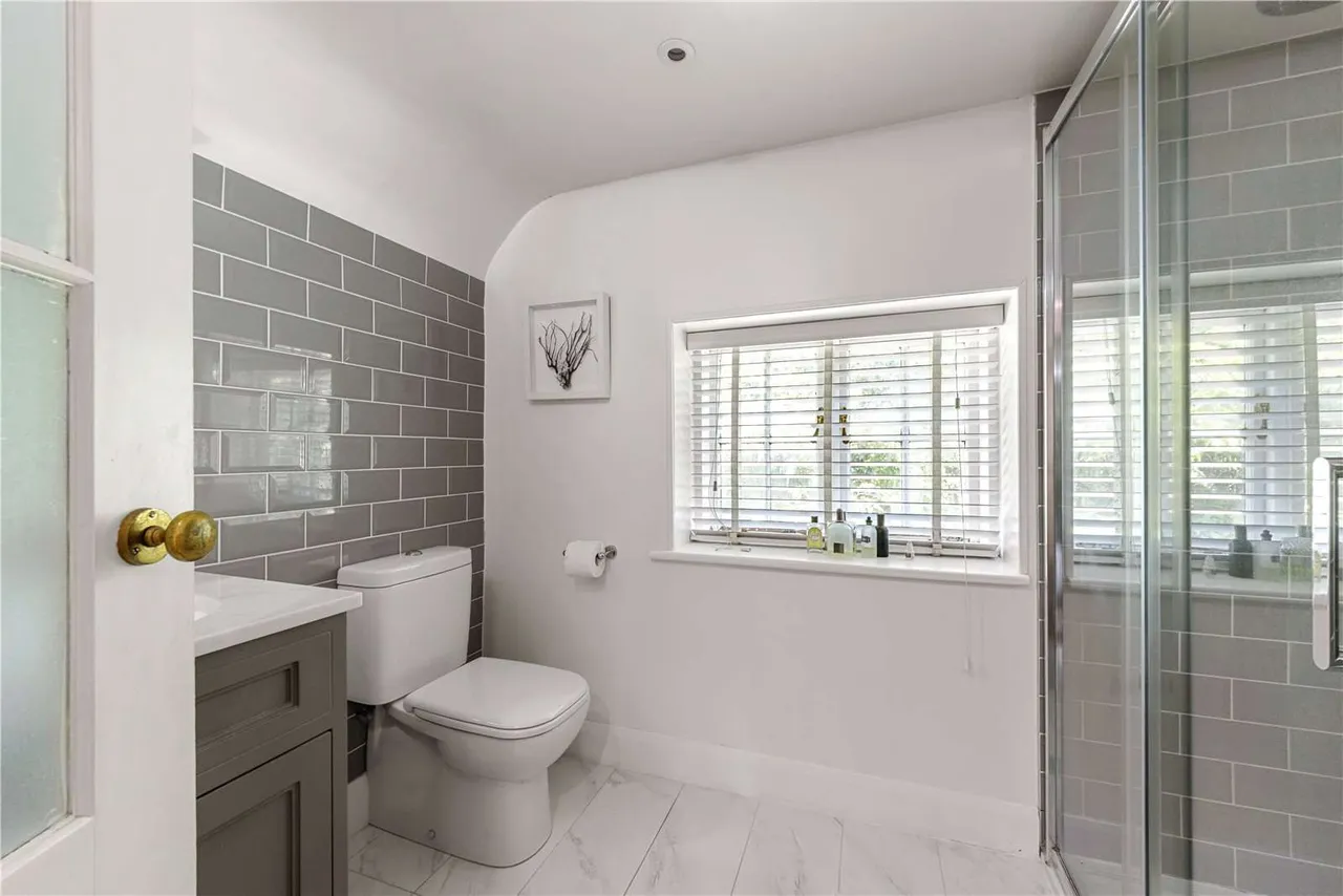 Coldharbour, RH5, photo 16