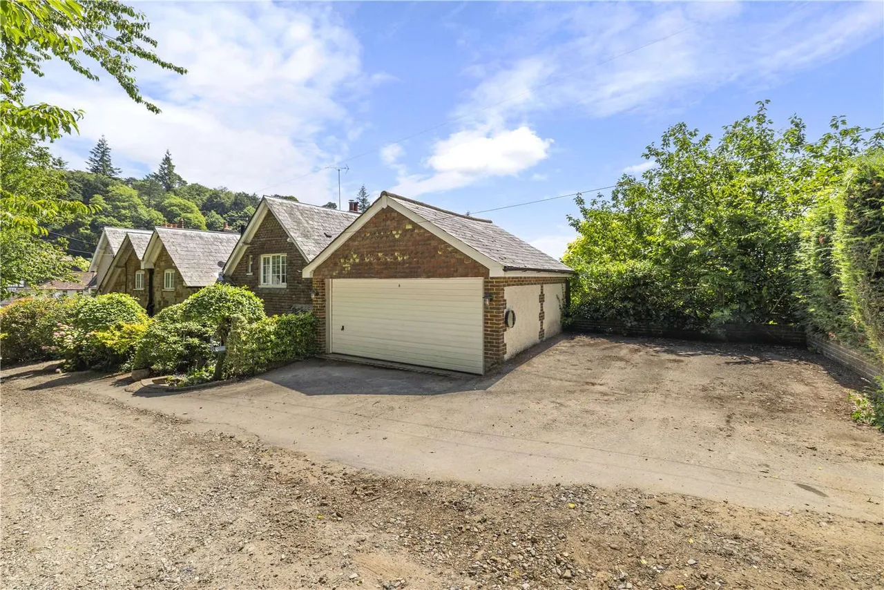 Coldharbour, RH5, photo 27