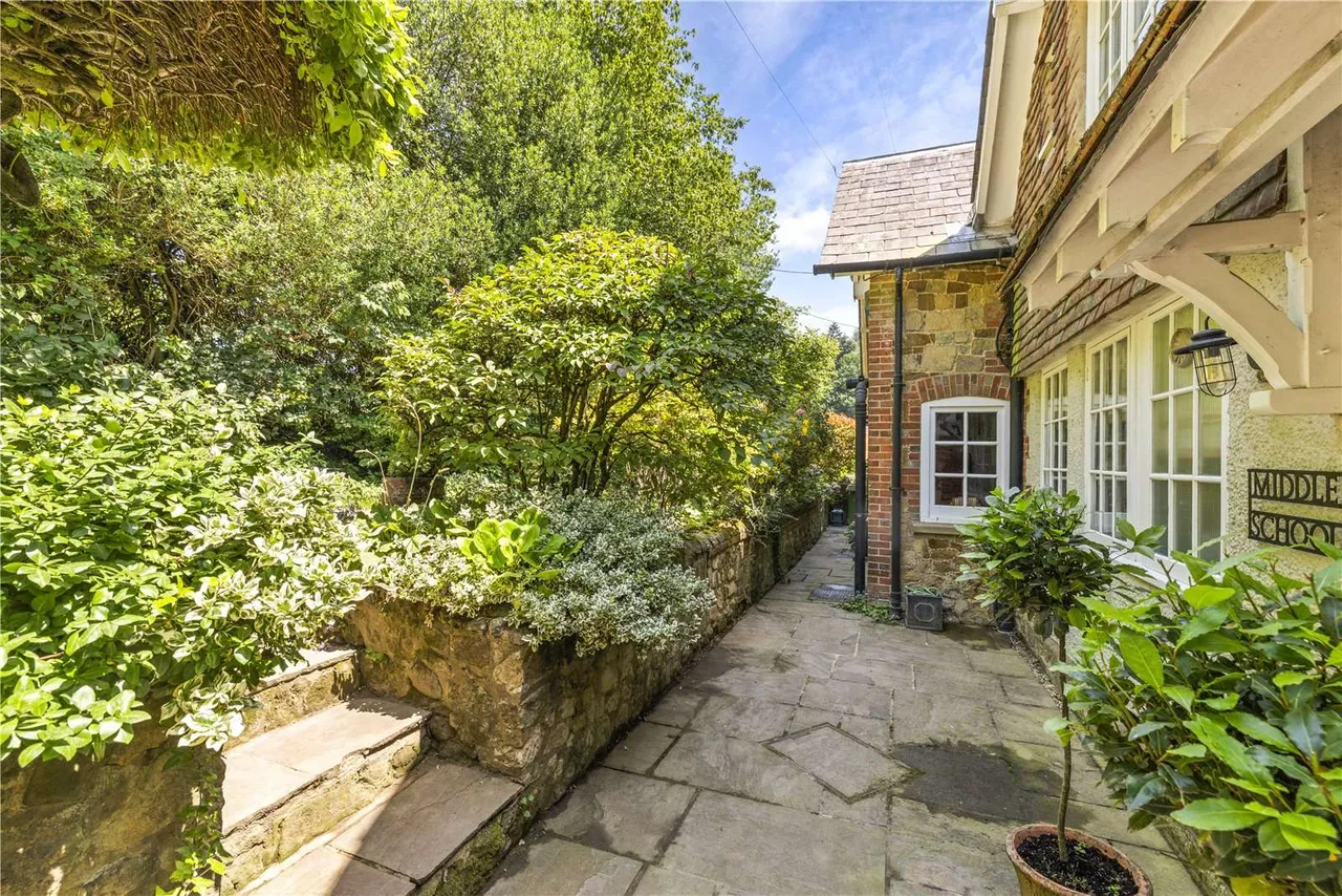 Coldharbour, RH5, photo 23