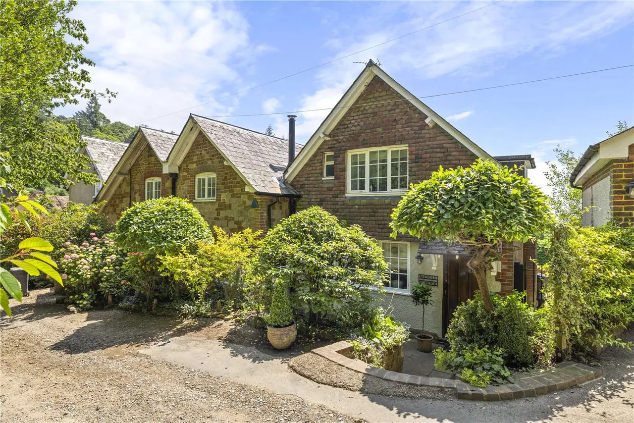 Coldharbour, RH5, photo 2