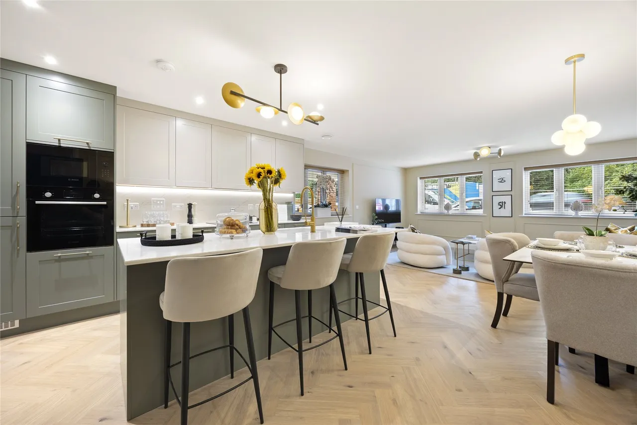 The Residence, 270 Brooklands Road, Weybridge, Surrey, KT13, photo 2