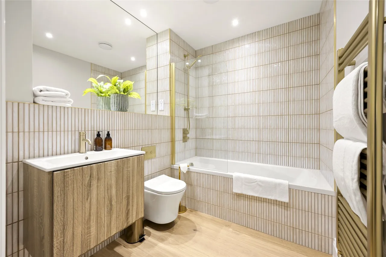 The Residence, 270 Brooklands Road, Weybridge, Surrey, KT13, photo 4