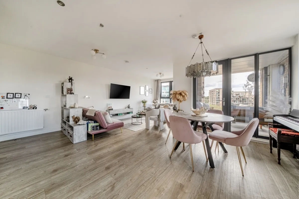 Lakeside Drive, London, NW10, photo 3
