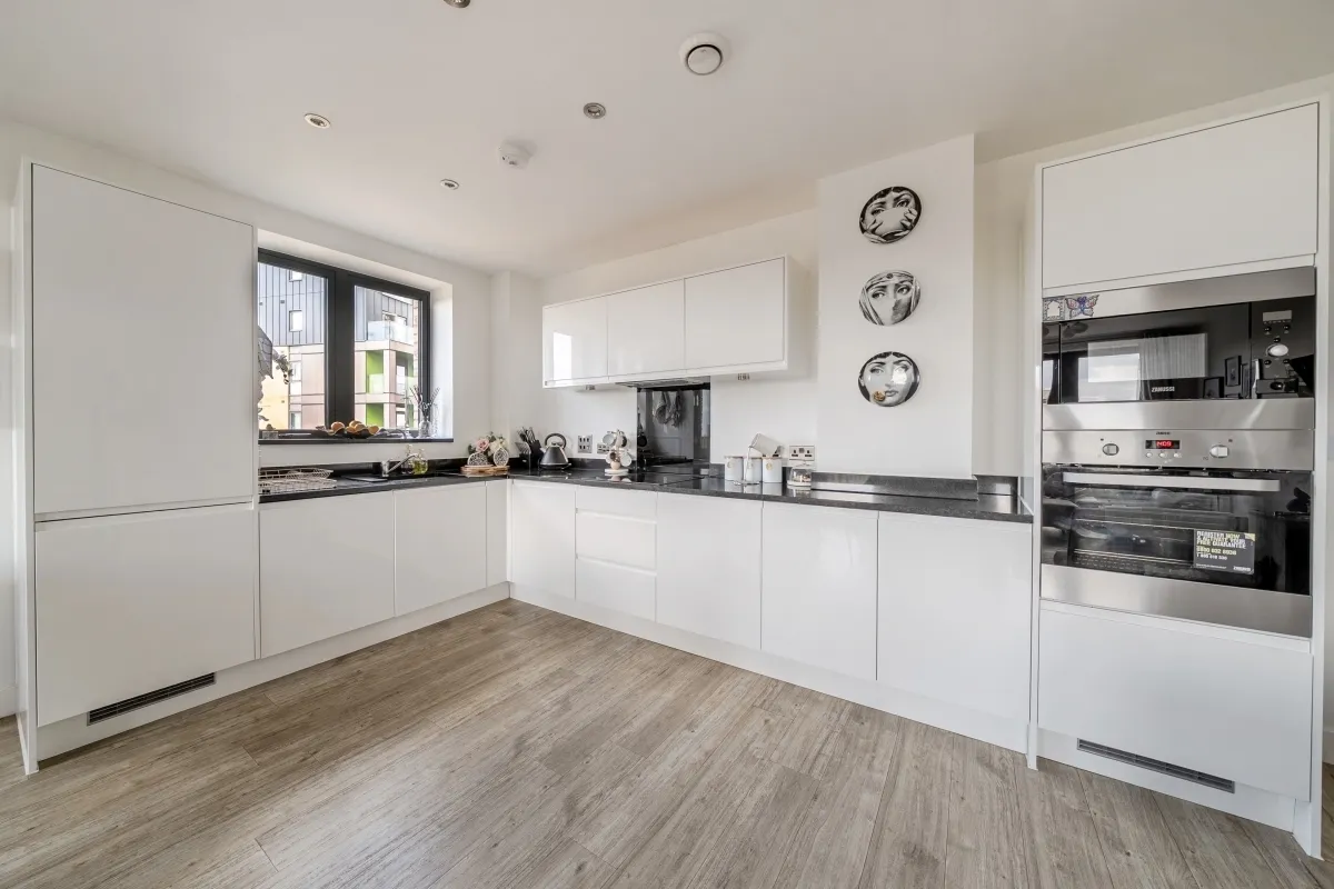 Lakeside Drive, London, NW10, photo 4