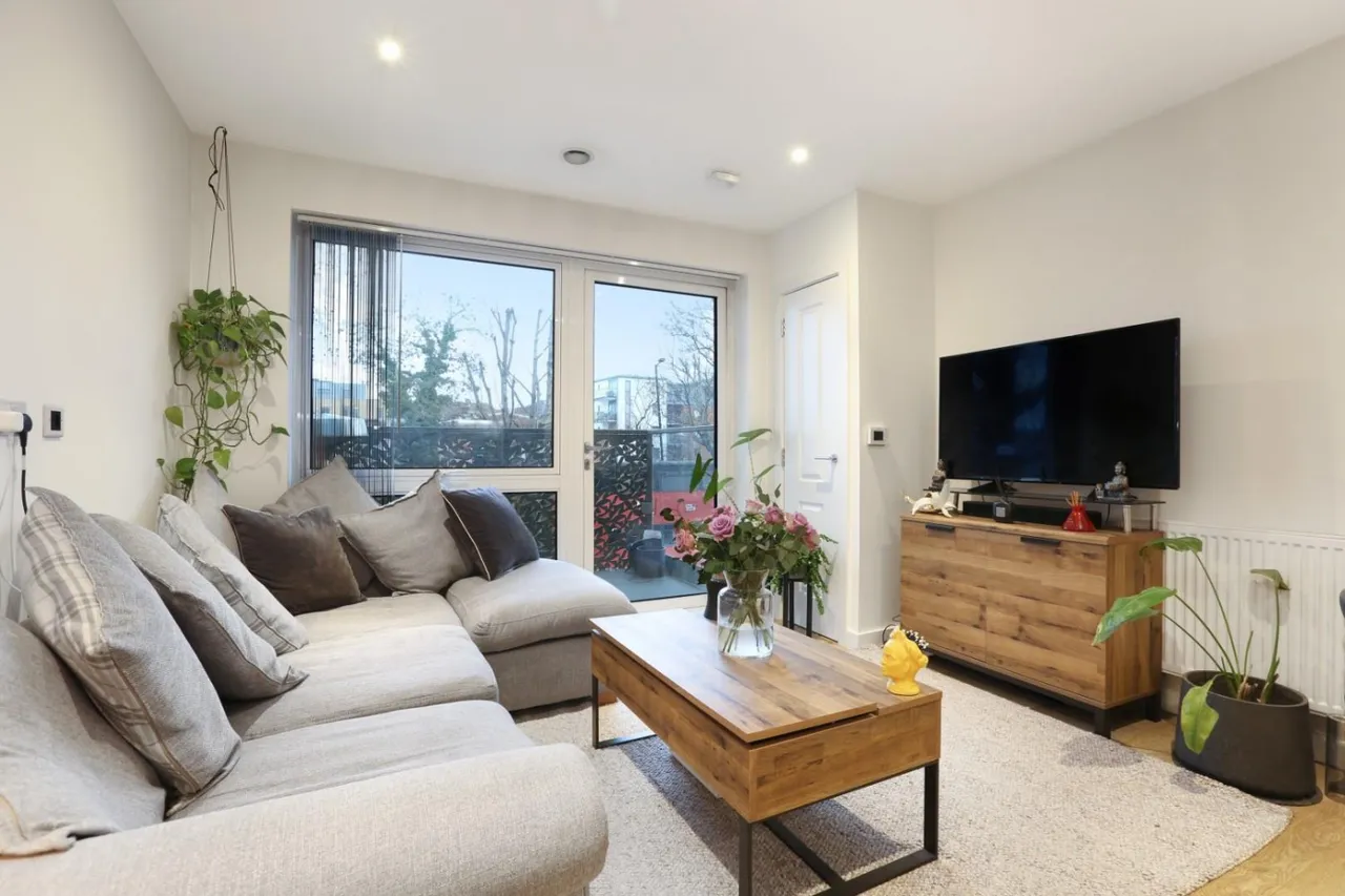 1 bed flat for sale — Lomond Grove, London, SE5