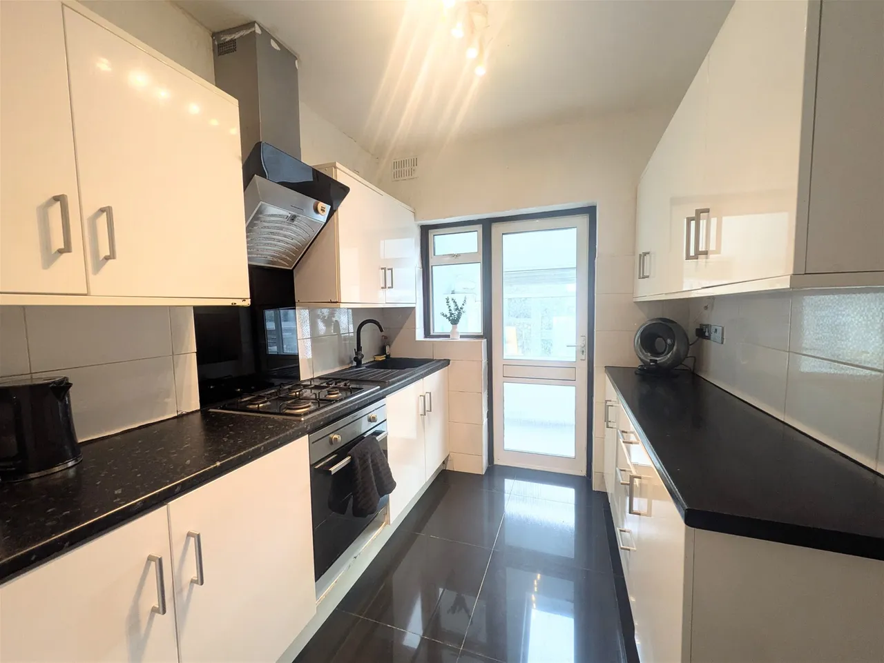 Woodlands Avenue, Romford, RM6, photo 5