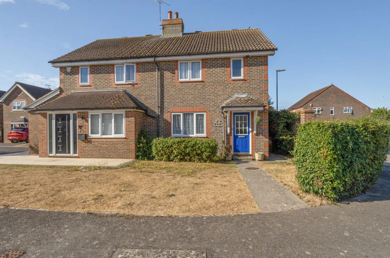 3 bed property for sale, Wolsey Close, Nyetimber, PO21