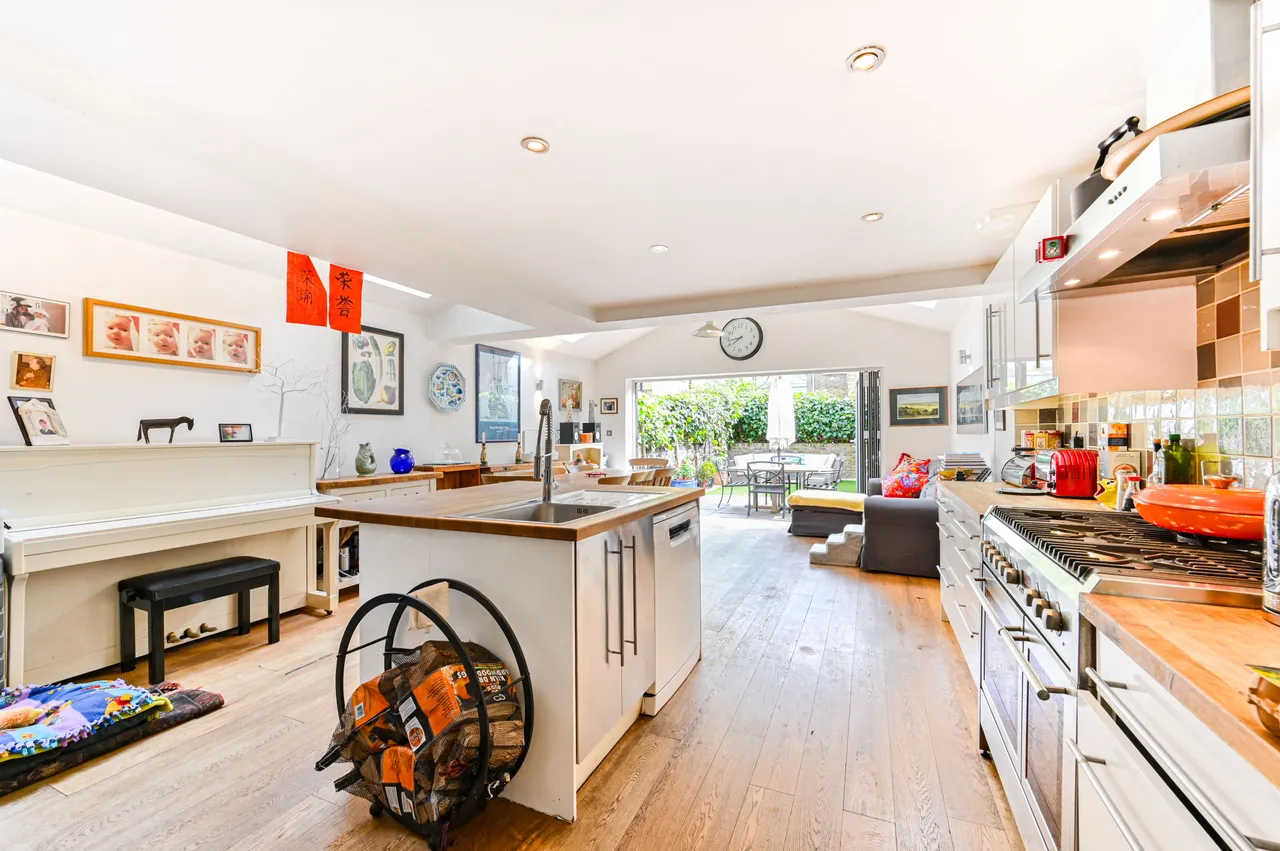 71 Macfarlane Road, London, photo 8