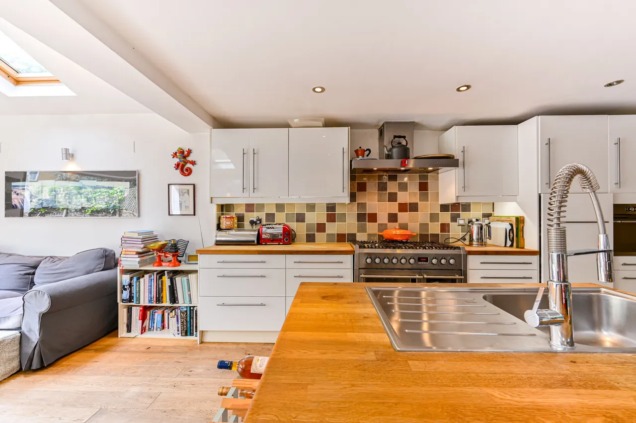71 Macfarlane Road, London, photo 9
