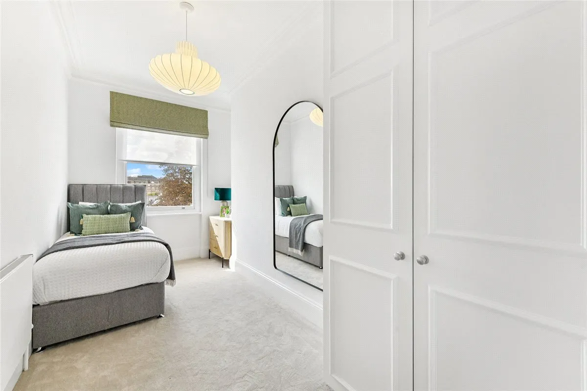 Gloucester Road, SW7, photo 12