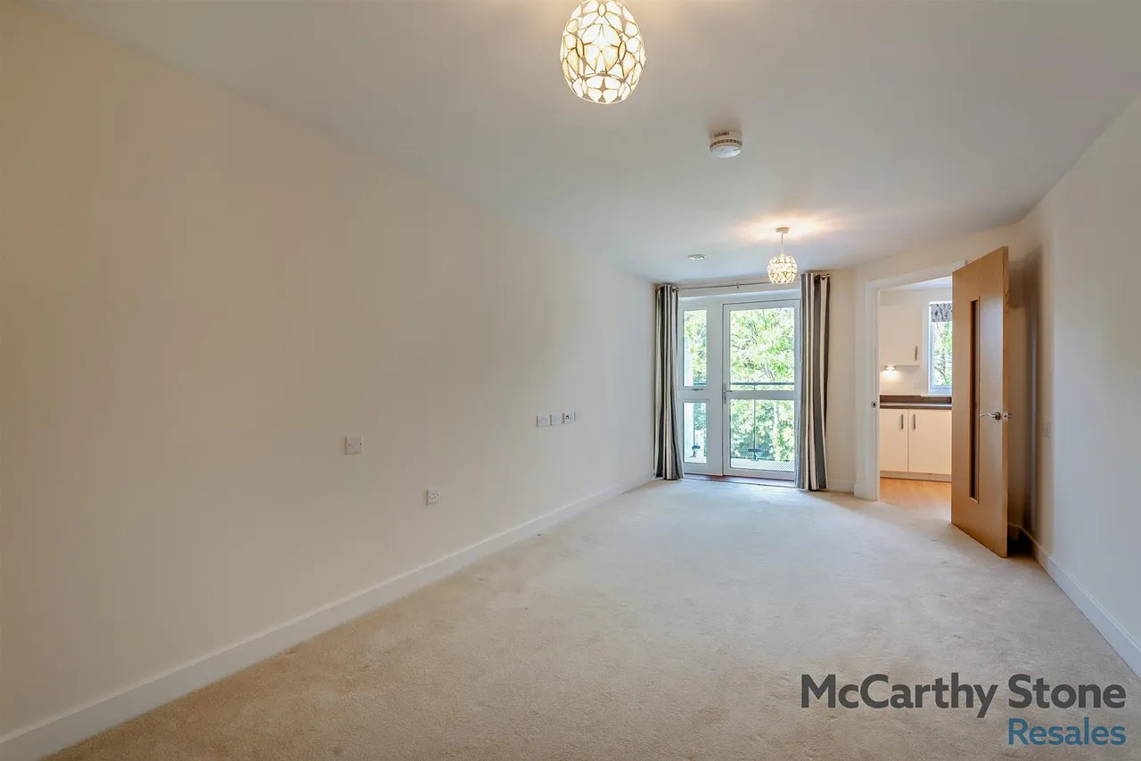 Lowry Way, Swindon, SN3, photo 5