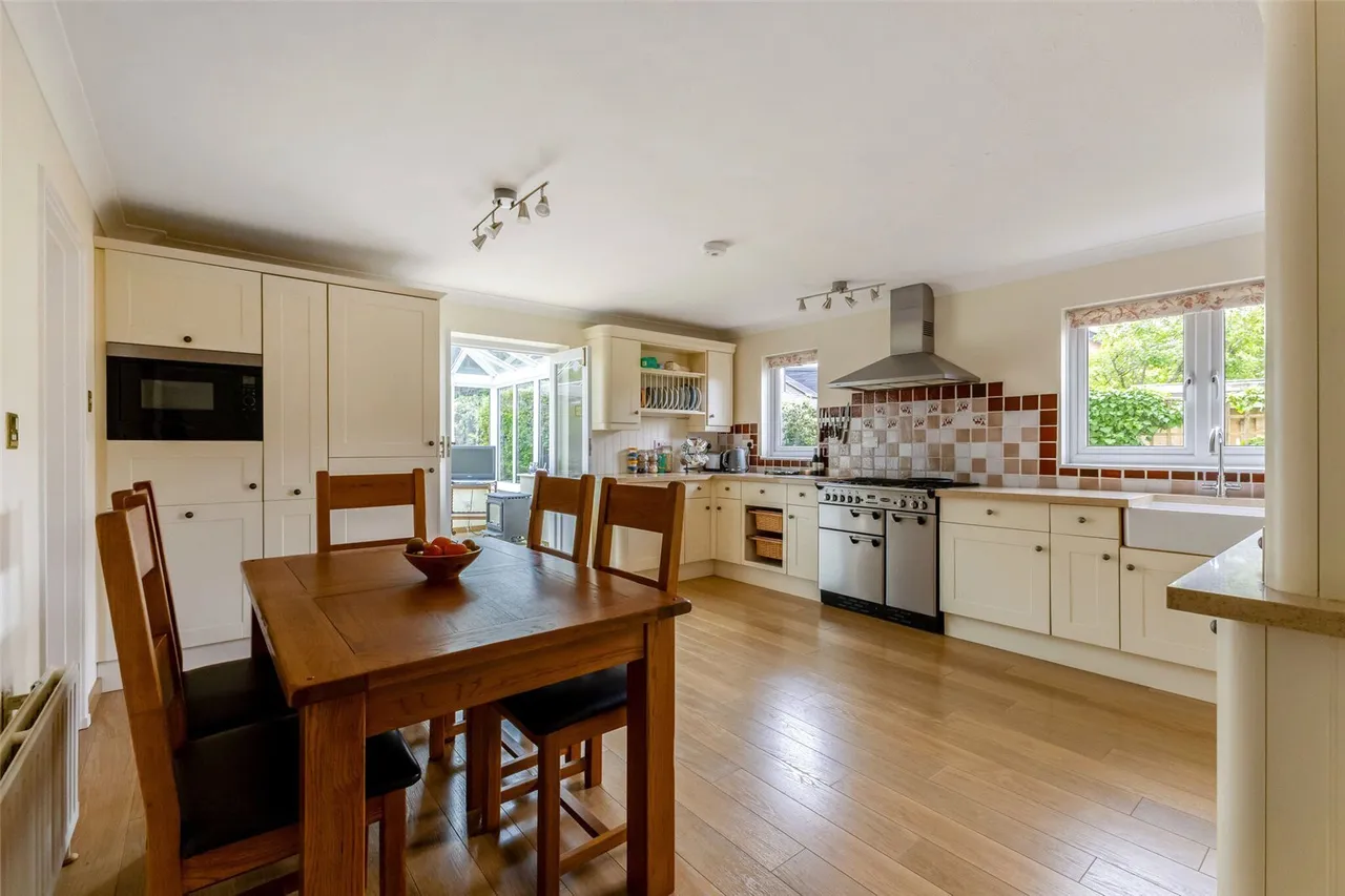 Petersfield Road, Midhurst, GU29, photo 2