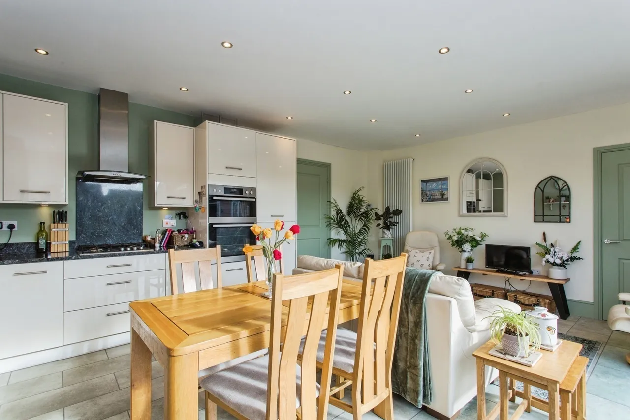 Thetford Drive, Leyland, PR25, photo 8