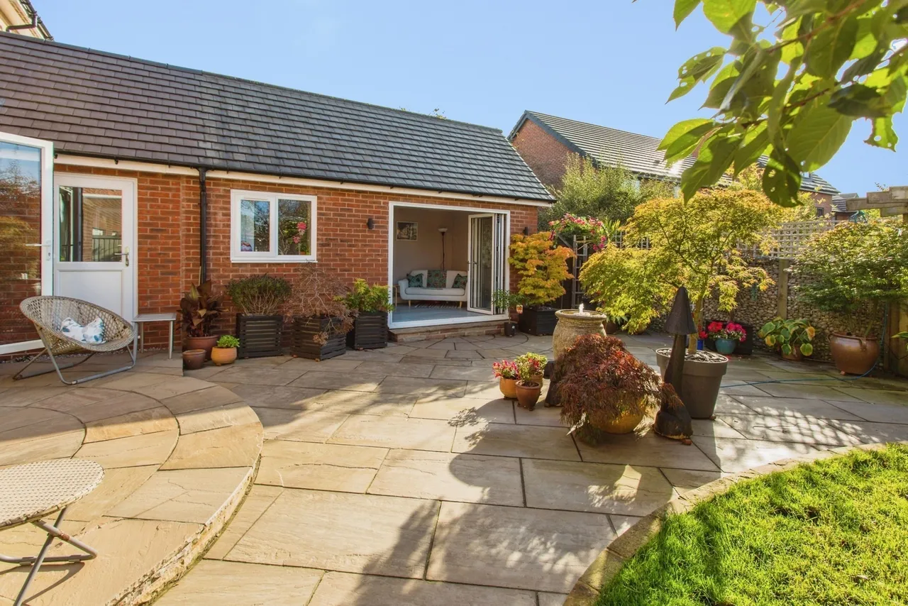 Thetford Drive, Leyland, PR25, photo 22