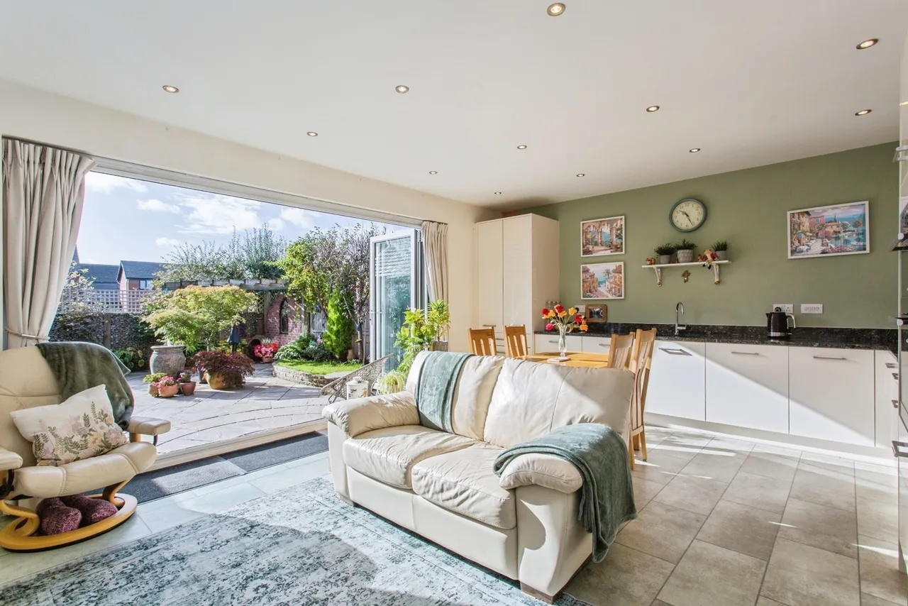 Thetford Drive, Leyland, PR25, photo 4