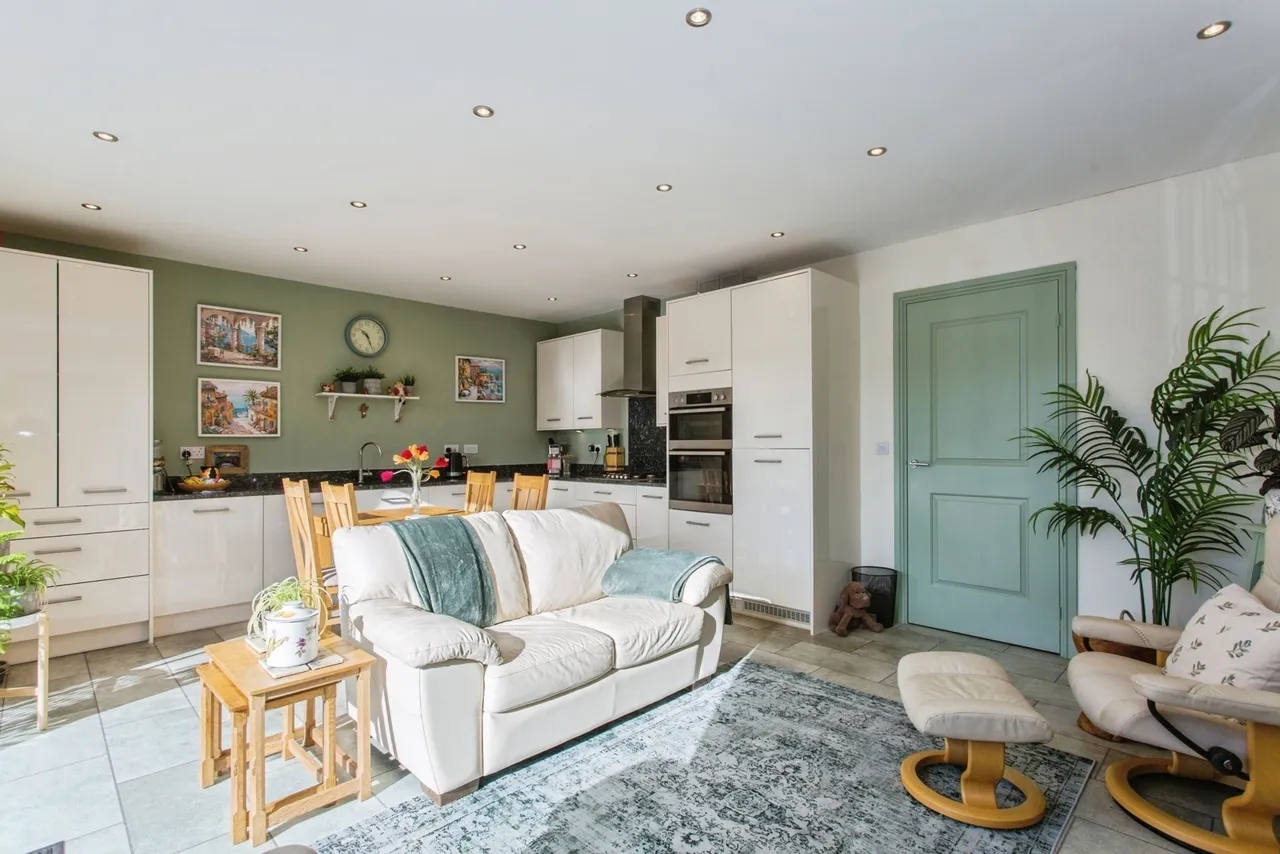 Thetford Drive, Leyland, PR25, photo 7