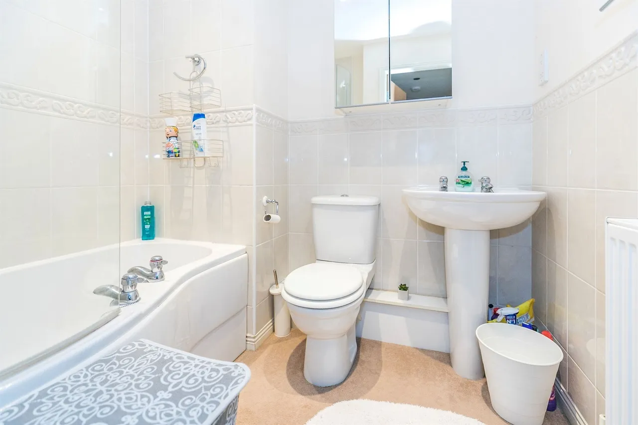 Bath Road, WR5, photo 9