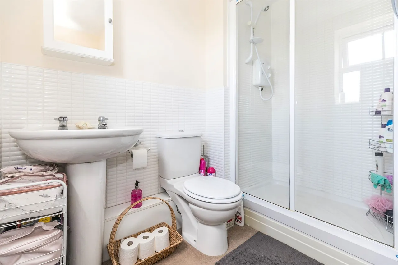 Bath Road, WR5, photo 7