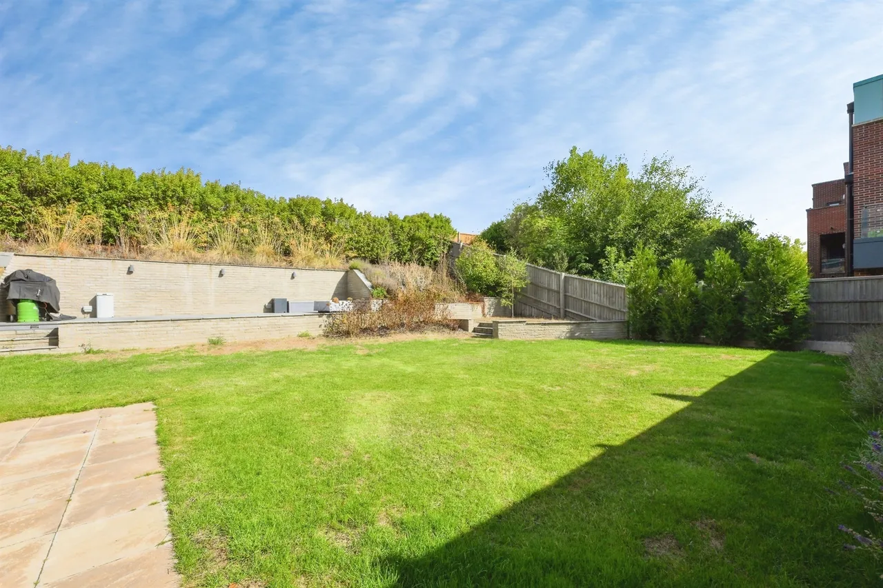Cowper Close, Ware, SG12, photo 18