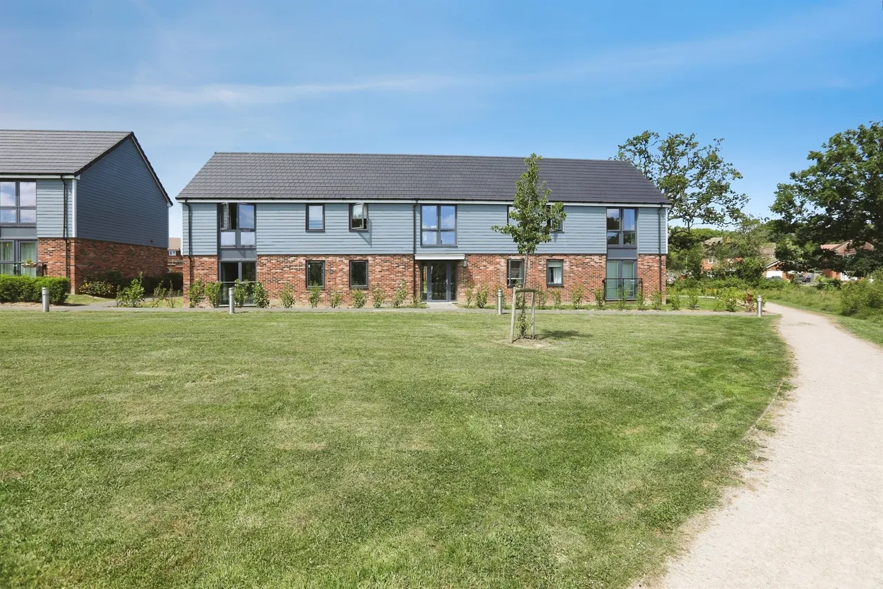 2 bed flat for sale, Icarus Avenue, Burgess Hill, RH15