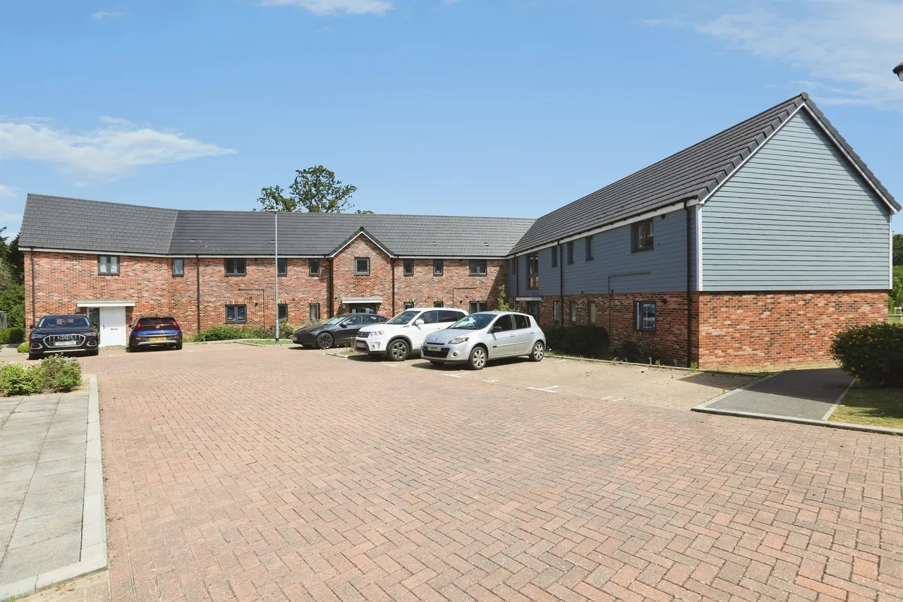 Icarus Avenue, Burgess Hill, RH15, photo 13