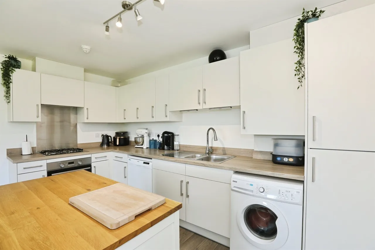 Icarus Avenue, Burgess Hill, RH15, photo 4