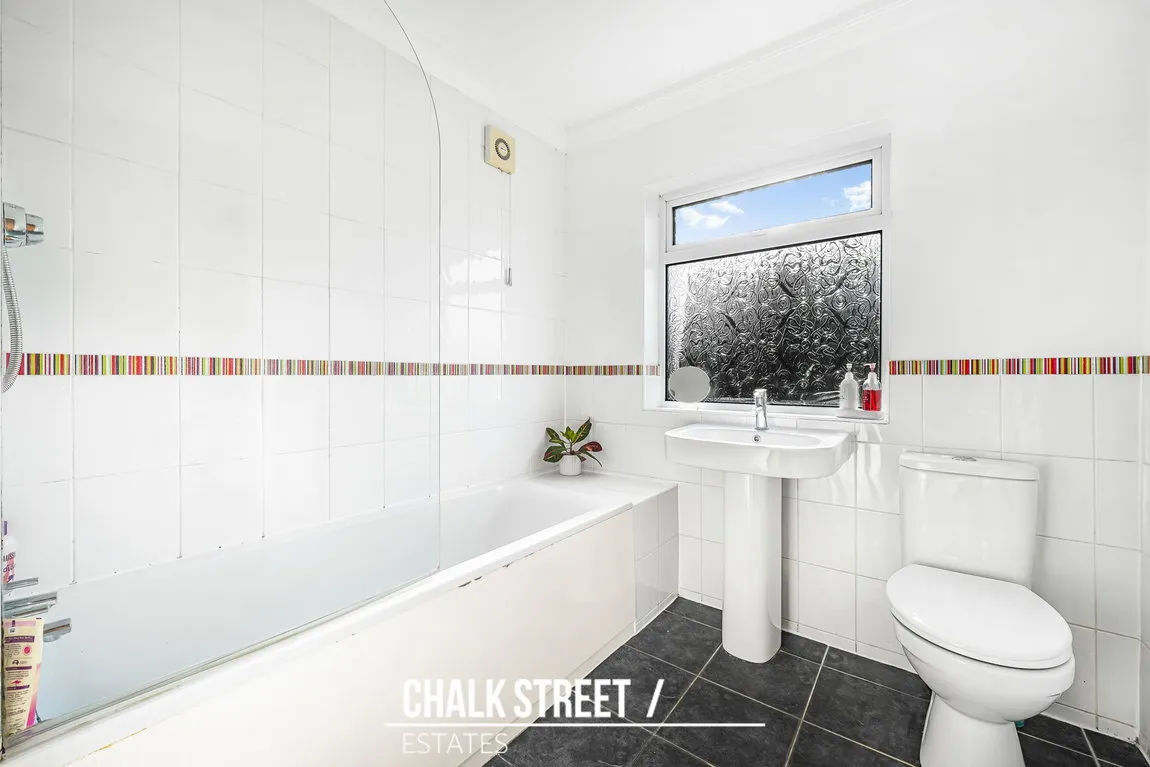 Slewins Lane, Hornchurch, RM11, photo 21