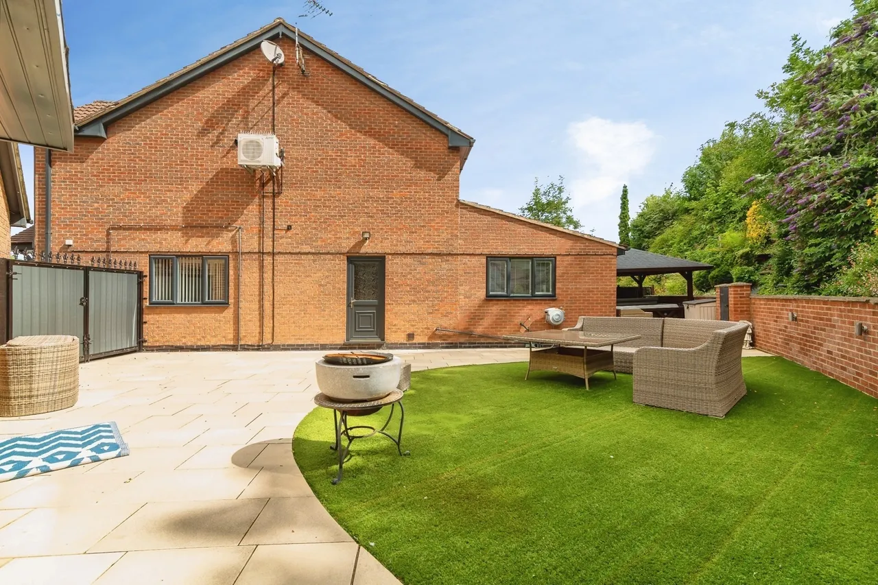 Newgate Close, Carlton, Nottingham, Nottinghamshire, NG4, photo 24