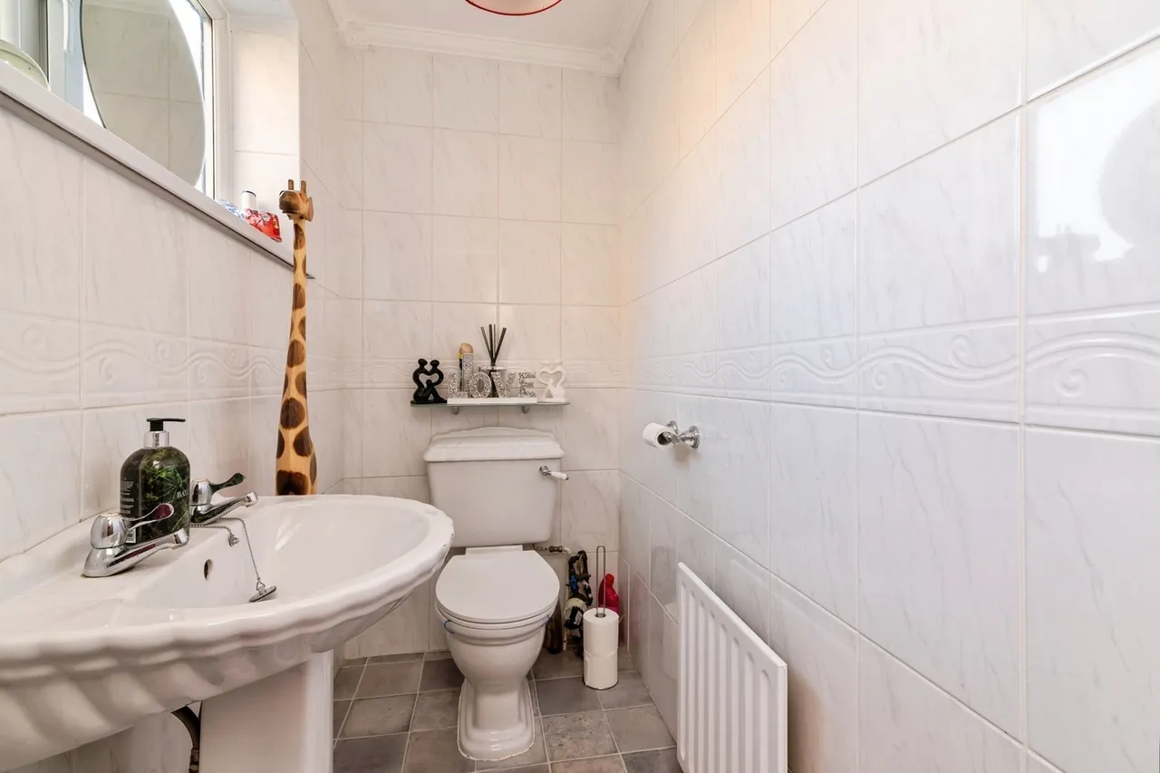 Newgate Close, Carlton, Nottingham, Nottinghamshire, NG4, photo 9