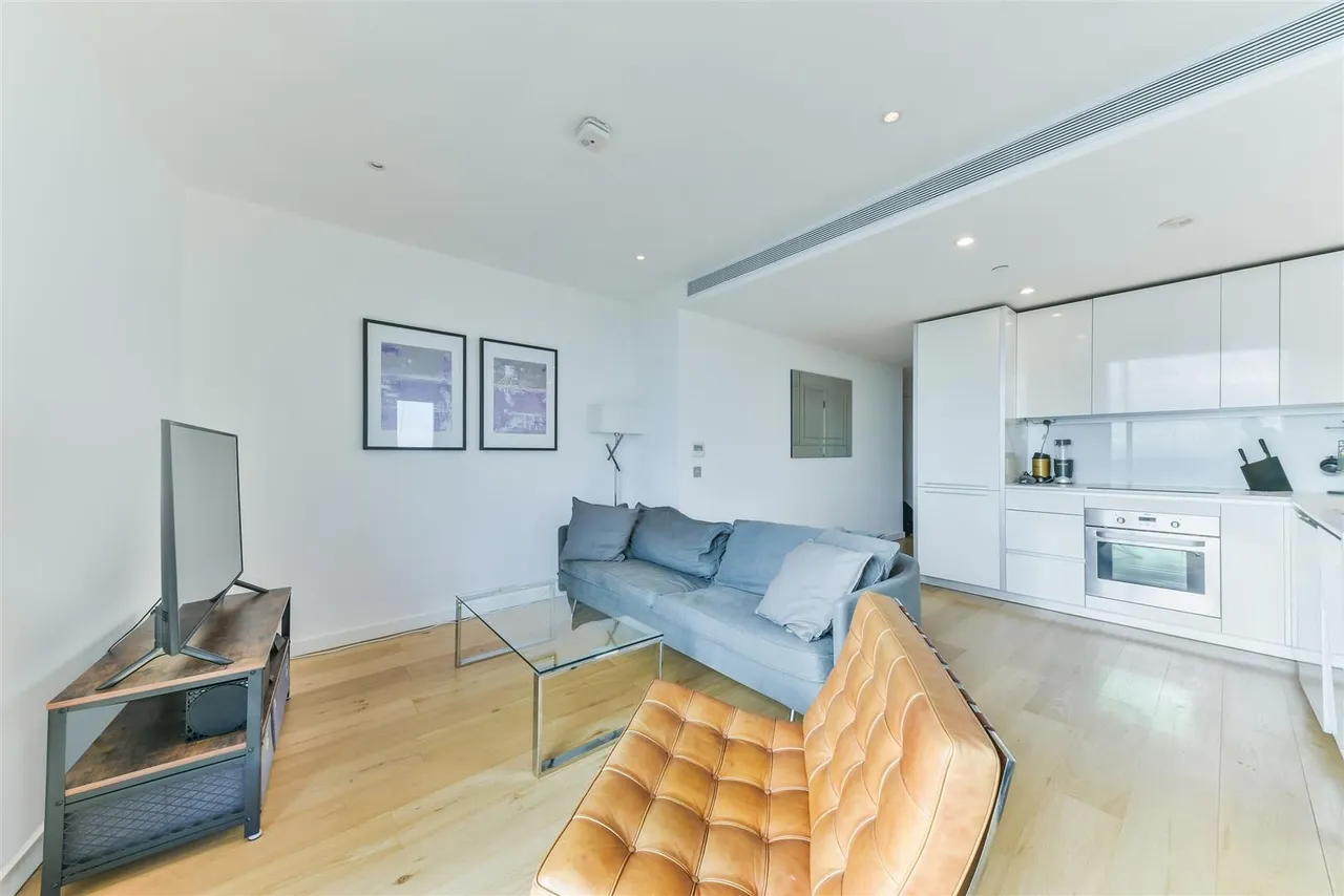 2 bed flat for sale — The Strata, London, SE1 6EL