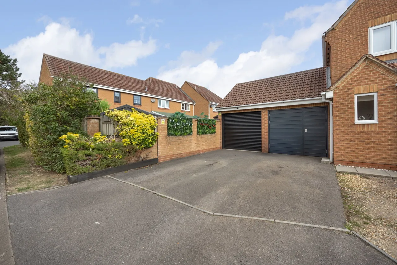 Burnet Close, Melksham, photo 3