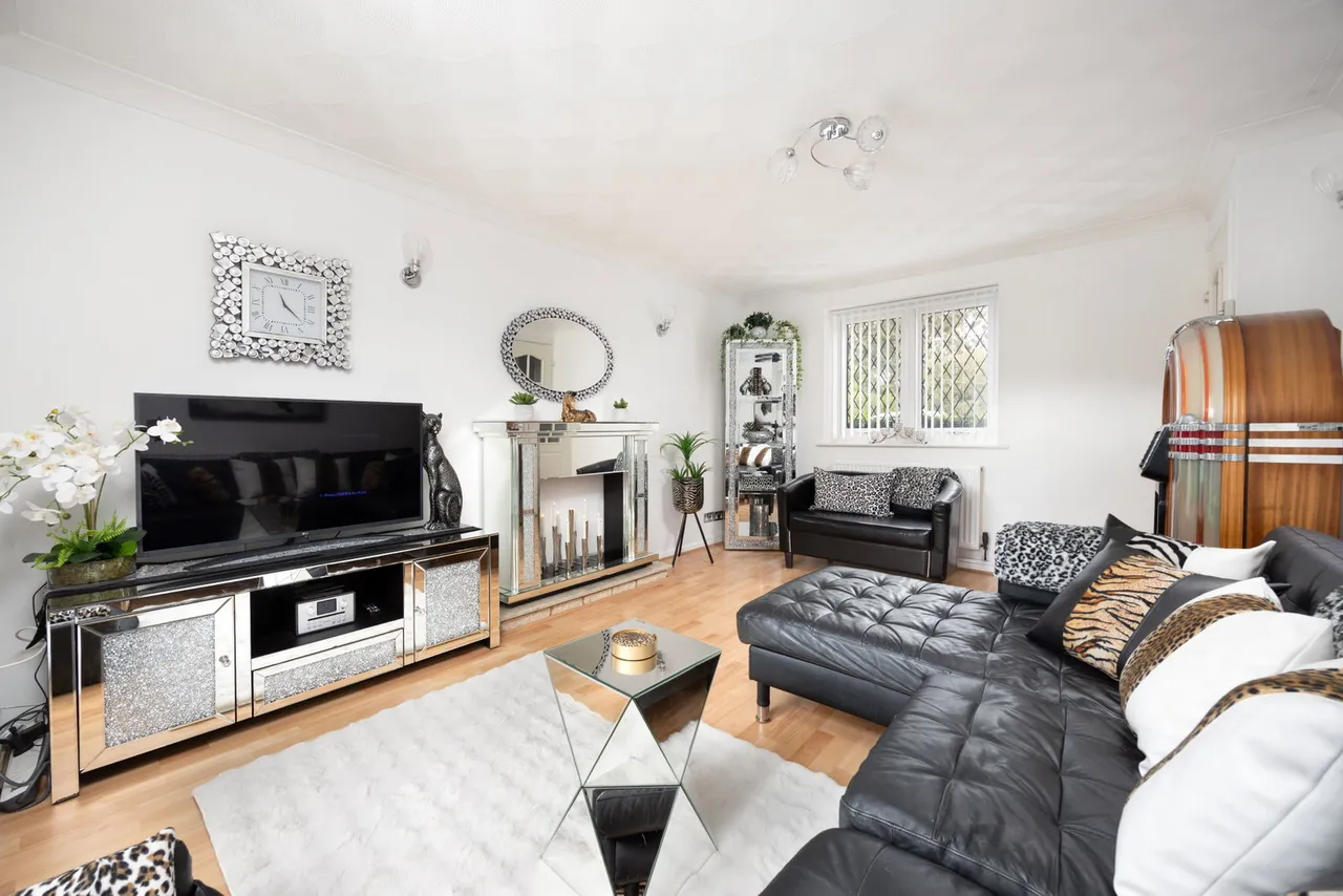 Burnet Close, Melksham, photo 28