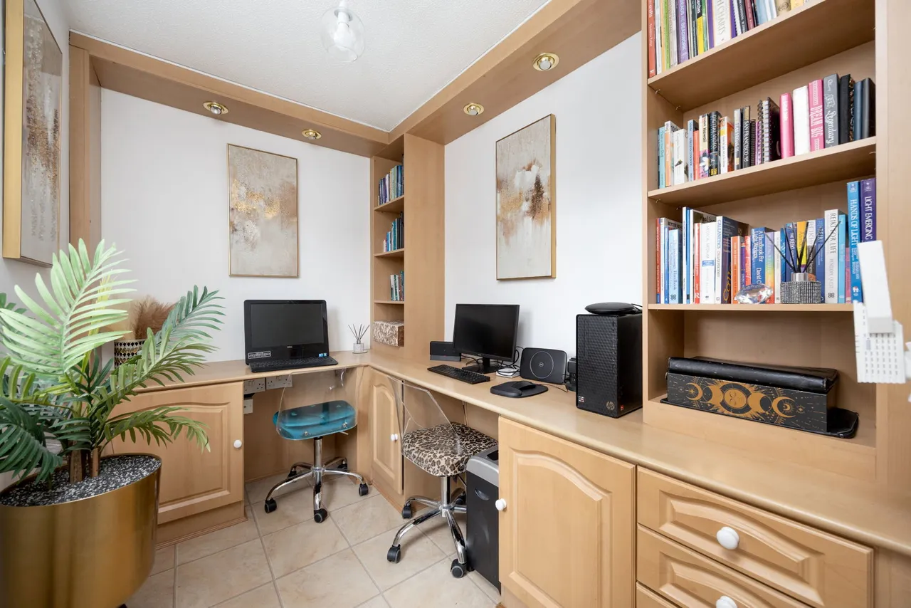Burnet Close, Melksham, photo 40